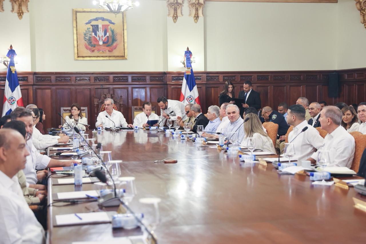 Salud, entre las metas prioritarias del gobierno para 2026 Durante la jornada, ministros, directores y altos funcionarios que integran el Gabinete trabajaron en mesas temáticas y sectoriales, donde revisaron la planificación y el presupuesto del año 2026 a la luz de una hoja de ruta definida por el presidente Abinader, priorizando iniciativas con mayor valor público, impacto medible y capacidad de transformación en la vida de la gente.