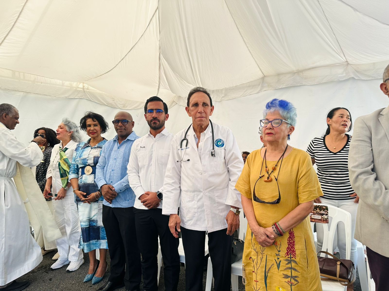 Cruz Jiminián rinde homenaje a Virgen de la Altagracia El 21 de enero es que se celebra Día Nacional de la Virgen de la Altagracia, pero el altruista médico explicó que se ofició esta misa este lunes 19 debido a la gran cantidad de actividades que se realizan en la fecha festiva.