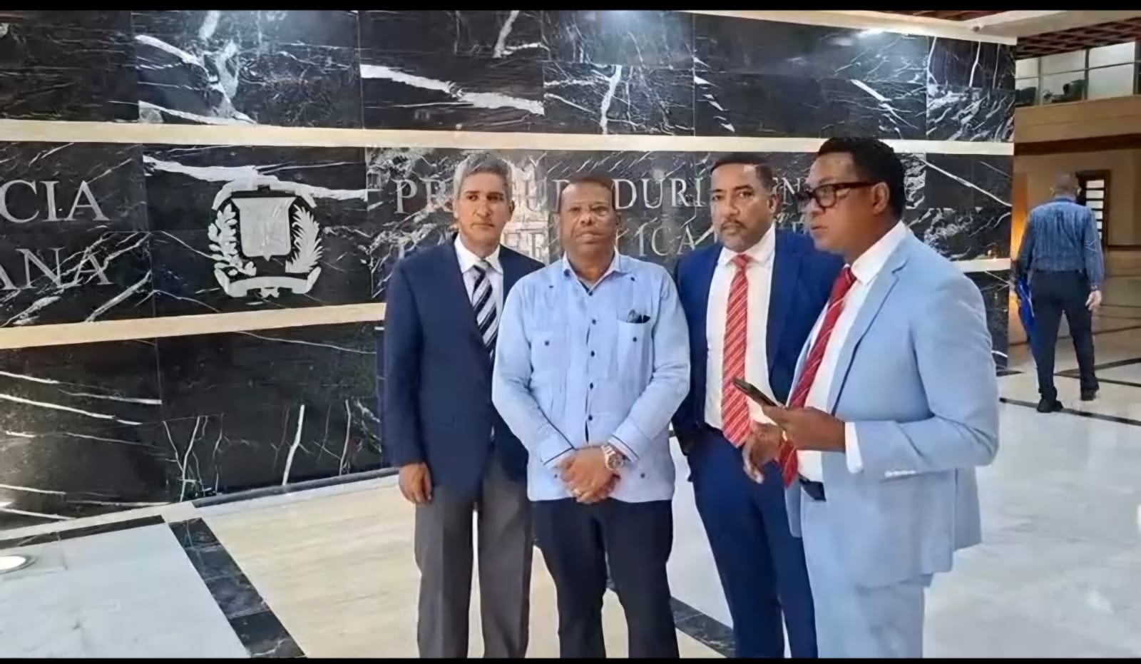 Depositan pruebas ante PGR sobre fallecidos por supuesta negligencia, malas prácticas y corrupción en Instituto Oncológico Regional del Cibao Los denunciantes afirmaron que depositaron pruebas y evidencias de los casos de las personas fallecidas, así como de corrupción a las autoridades competentes para las investigaciones de lugar.