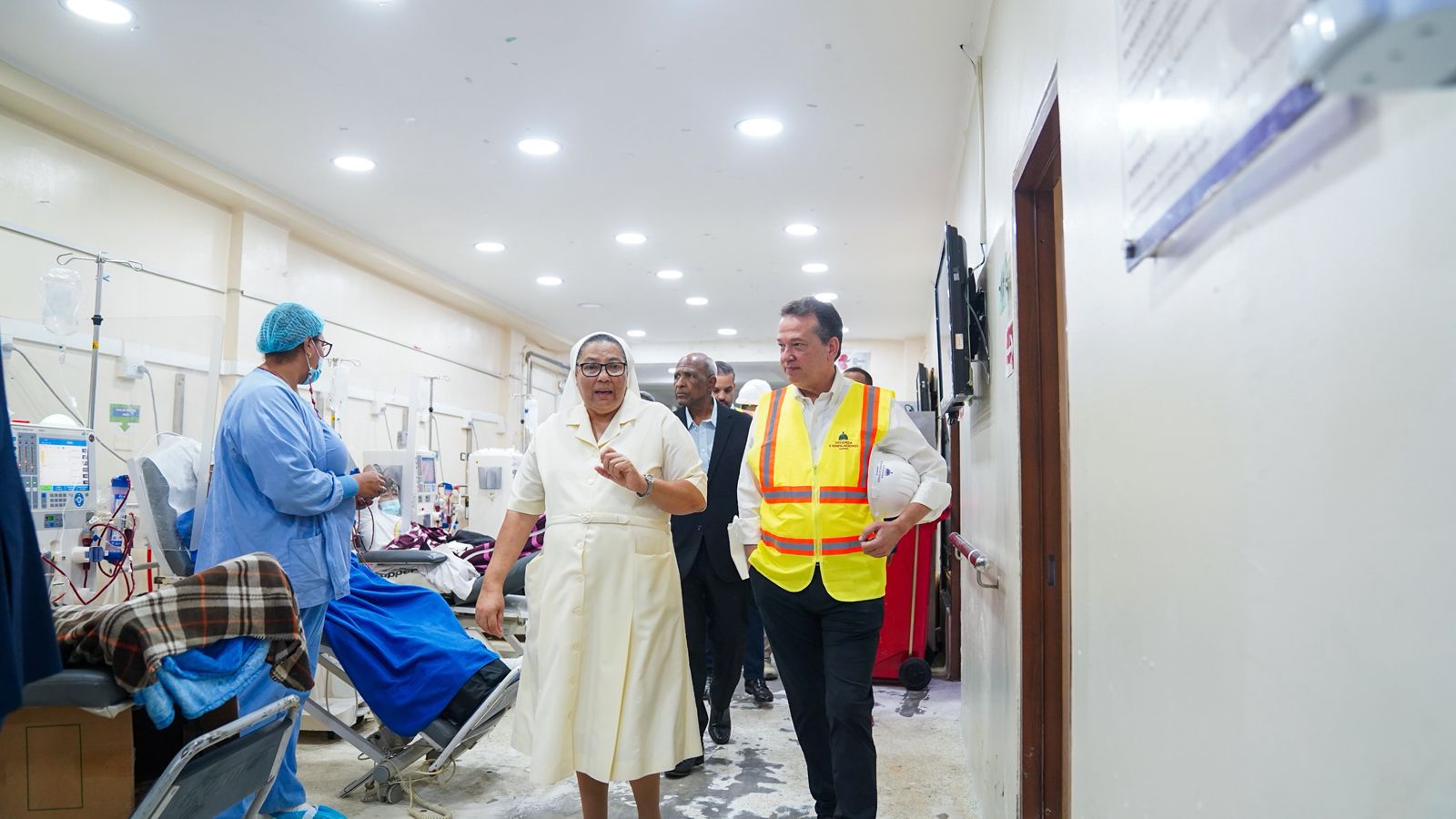 WhatsApp Image 2026-01-27 at 3.37.18 PM Ministro Ito Bisonó realiza primera visita al Hospital Padre Billini para evaluar estatus de la obra y definir ruta de culminación