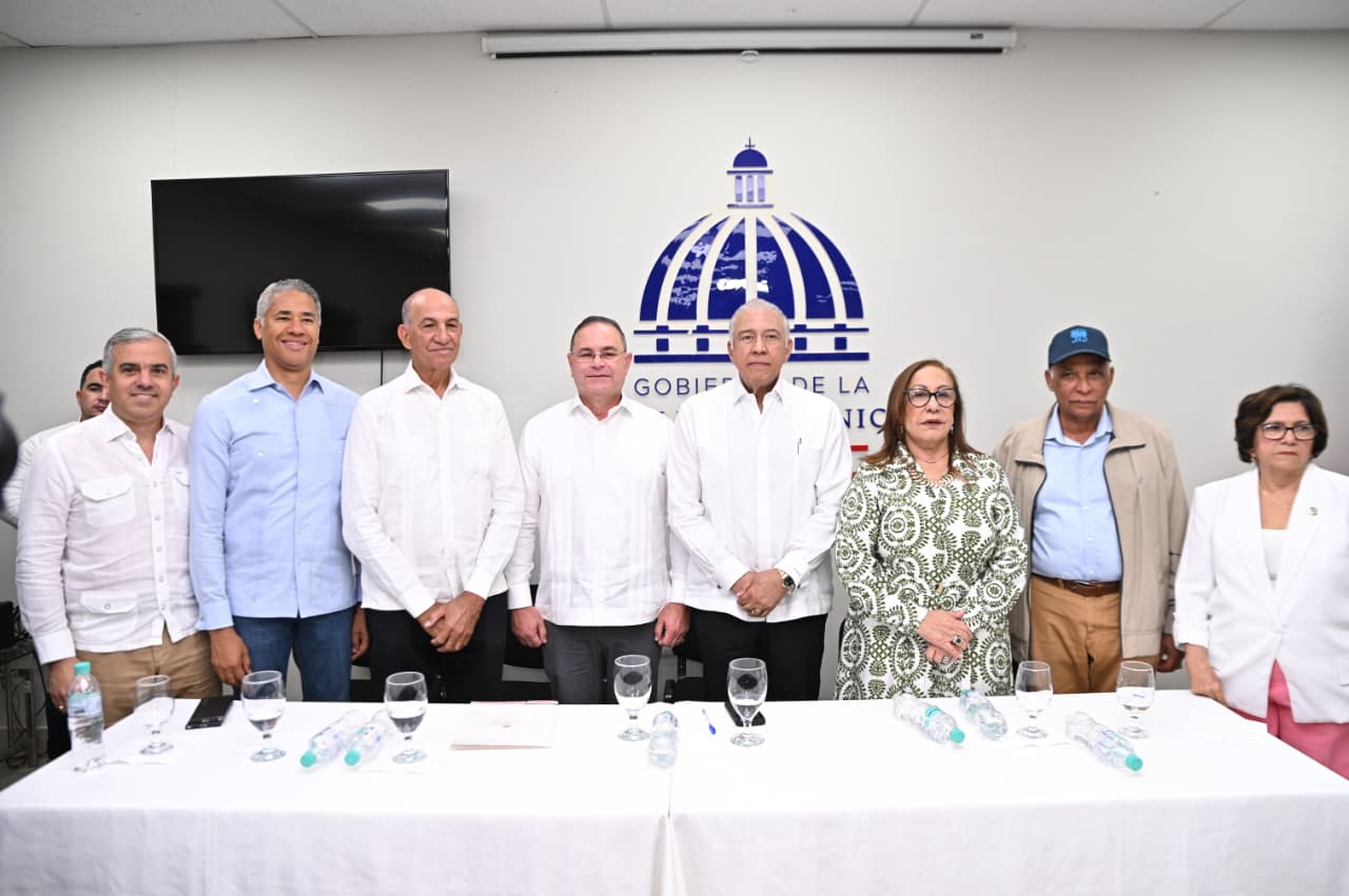 WhatsApp Image 2026-01-27 at 3.42.48 PM l ministro de Agricultura destacó que estos nombramientos forman parte del proceso de relanzamiento de la agropecuaria nacional, impulsado por el presidente Luis Abinader, y responden a una nueva visión institucional orientada a incrementar la productividad, fortalecer las infraestructuras agrícolas, promover la mecanización y tecnificación del campo dominicano.