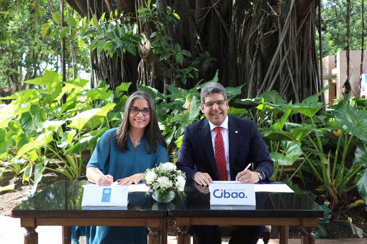 PNUD y Asociación Cibao firman acuerdo para impulsar inclusión financiera, resiliencia y transformación digital en República Dominicana