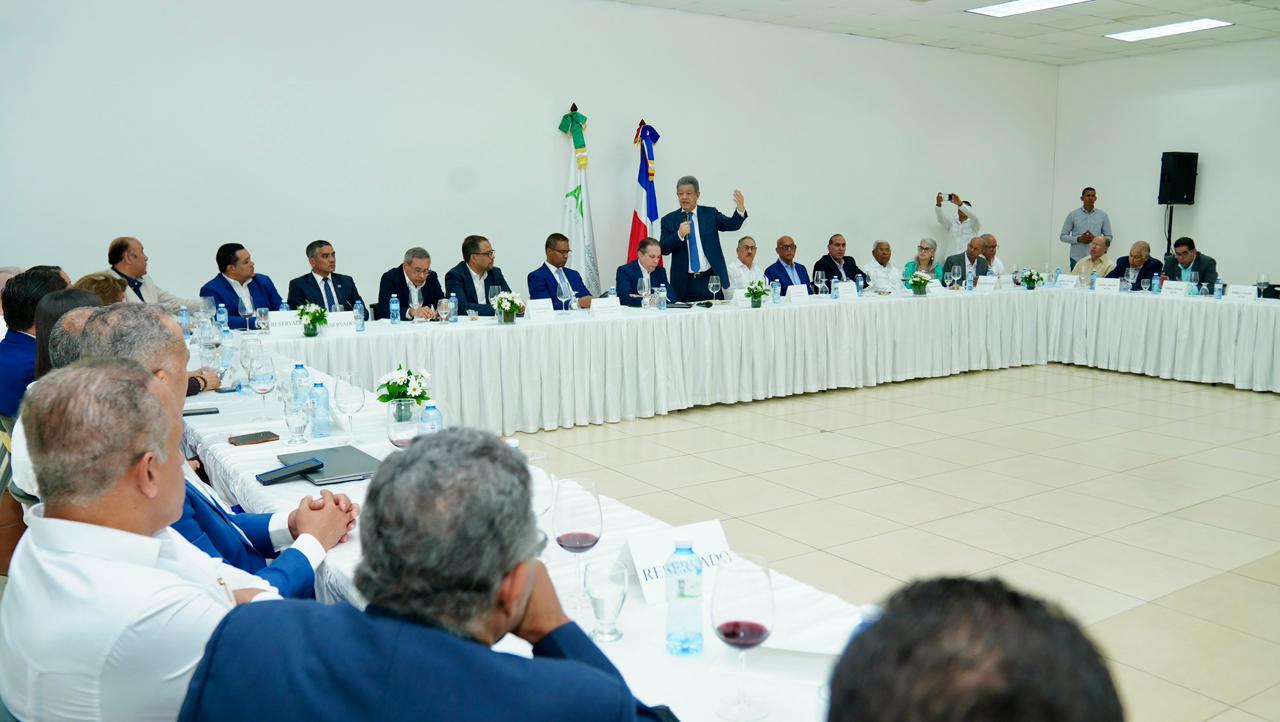 Leonel estará tres dias en Santiago se reúne con industriales y comerciantes