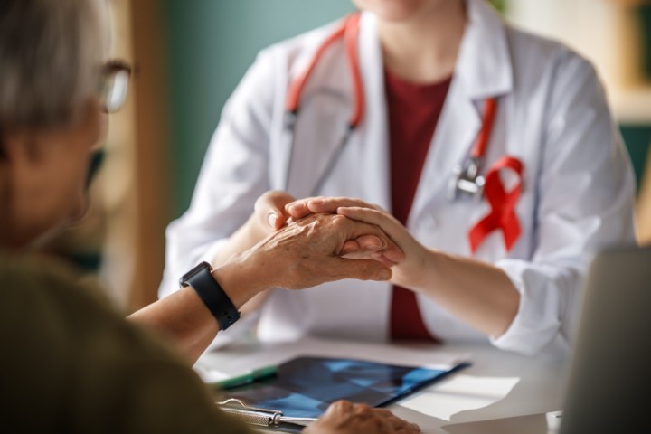 El diagnóstico oportuno impulsa mejores tasas de supervivencia en cáncer Cleveland Clinic es un centro médico académico multi especialidad sin fines de lucro que integra la atención clínica y hospitalaria con la investigación y la educación. Ubicado en Cleveland, Ohio, fue fundado en 1921 por cuatro médicos de renombre con la visión de brindar una atención excepcional al paciente basada en los principios de cooperación, compasión e innovación.