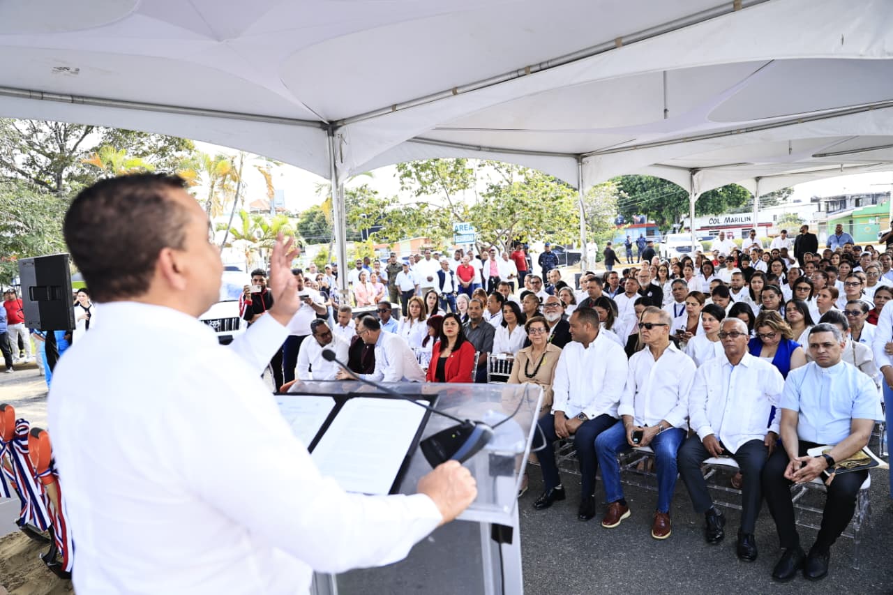 Dan inicio de segunda etapa remozamiento del Hospital Provincial Pascasio Toribio Pianti Director del SNS da primer palazo para inicio de segunda etapa de remozamiento del Hospital Provincial Pascasio Toribio Pianti