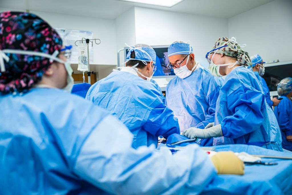 Cleveland Clinic, primer hospital en EE. UU. en realizar cirugía prostática asistida por robot con un sistema recientemente aprobado por la FDA Cleveland Clinic, primer hospital en EE. UU. en realizar cirugía prostática asistida por robot con un sistema recientemente aprobado por la FDA