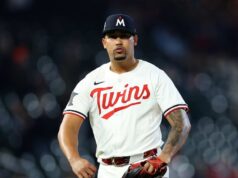 Filadelfia se aferra al triunfo con otro salvamento del dominicano Jhoan Durán