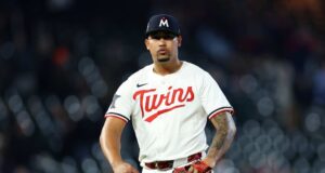 Filadelfia se aferra al triunfo con otro salvamento del dominicano Jhoan Durán