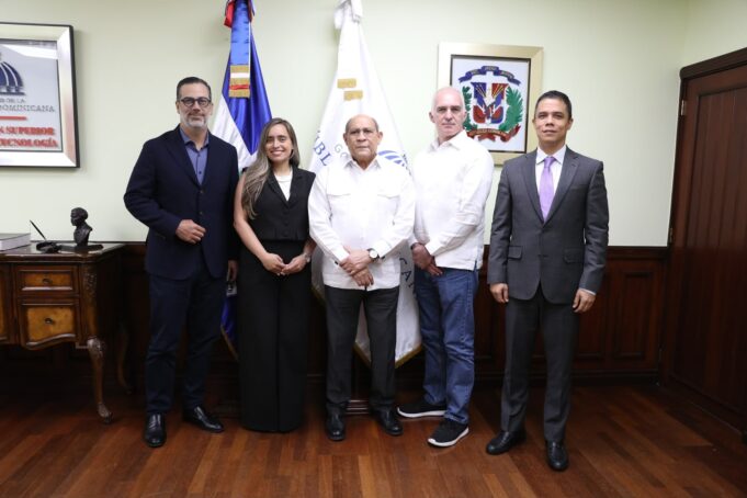 MESCyT y Arajet impulsan formación de pilotos y técnicos aeronáuticos en RD MESCyT y Arajet impulsan formación de pilotos y técnicos aeronáuticos en RD