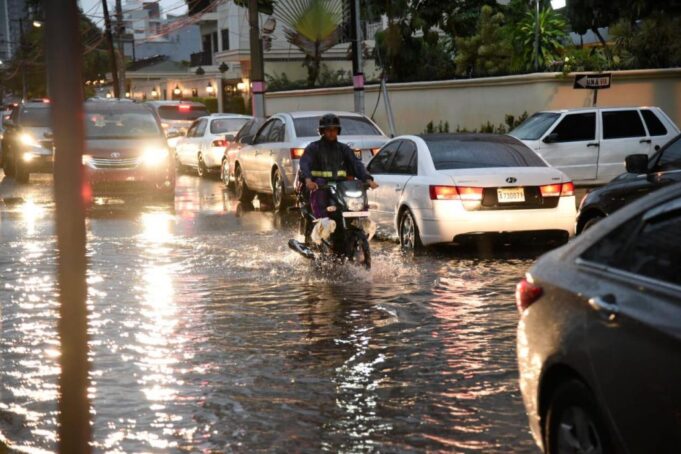 Indomet prevé aguaceros y tormentas este lunes