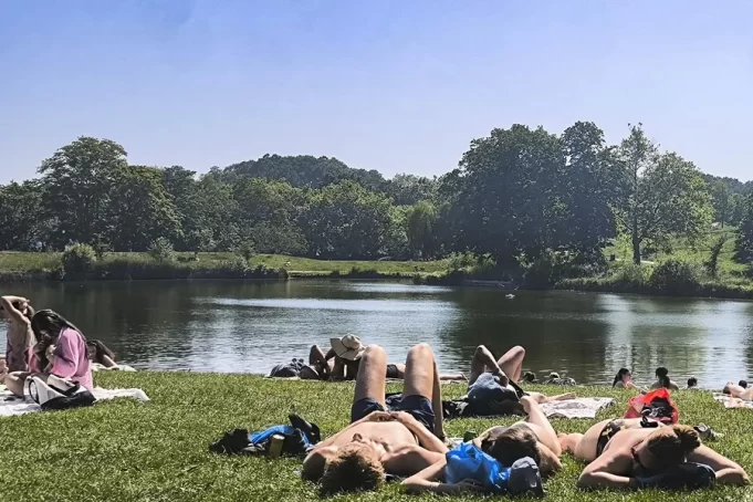 Cuatro adolescentes mueren ahogados durante ola de calor en Reino Unido
