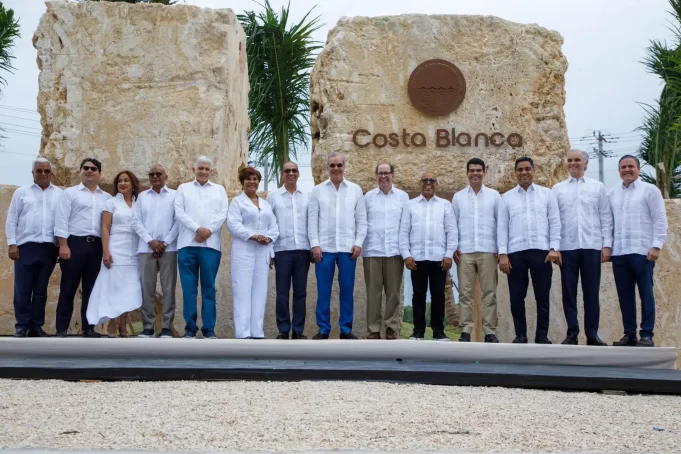 Abinader anuncia inversión de RD$20 mil millones para transformar Boca Chica