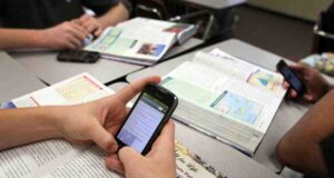 Minerd regula uso de celulares en escuelas del país