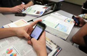 Minerd regula uso de celulares en escuelas del país