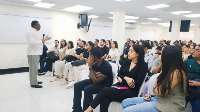 SRS Ozama realiza inducción a nuevos médicos pasantes