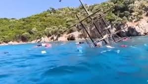Se hunde barco turístico con 110 personas a bordo frente a costas de Turquía