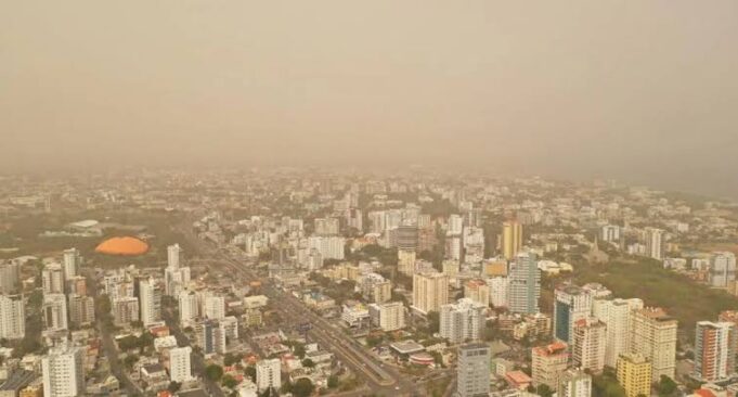 Polvo del Sahara y sistema anticiclónico mantendrán ambiente caluroso este domingo