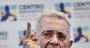 Álvaro Uribe anuncia respaldo a Abelardo de la Espriella tras resultados de primera vuelta