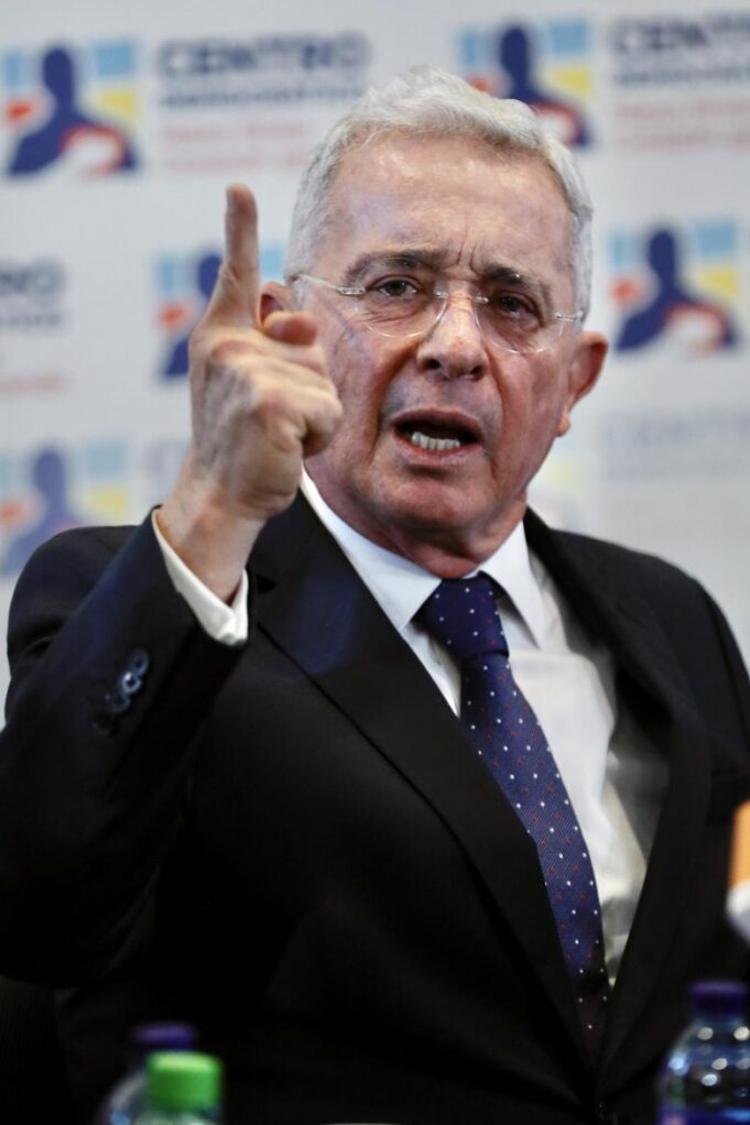 Álvaro Uribe anuncia respaldo a Abelardo de la Espriella tras resultados de primera vuelta