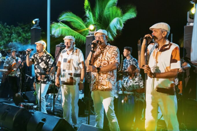 Más de 4 mil personas disfrutan concierto del Grupo Bonyé en el Malecón Deportivo