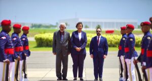 Presidenta de Surinam llega al país para reunión con Abinader