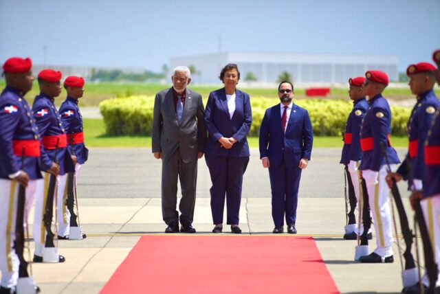 Presidenta de Surinam llega al país para reunión con Abinader