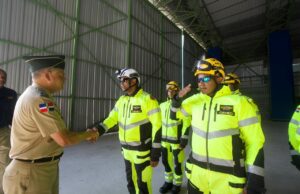 Gobierno dominicano envía nuevo contingente de rescatistas a Venezuela para reforzar las labores de búsqueda