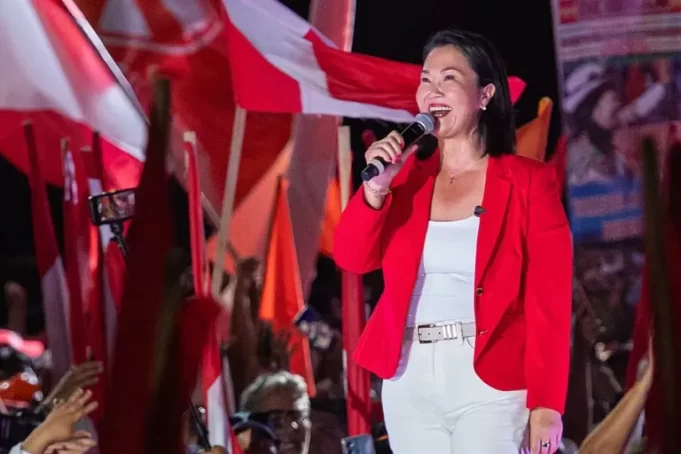 Fujimori gana las elecciones en Perú por una diferencia de 49,641 votos