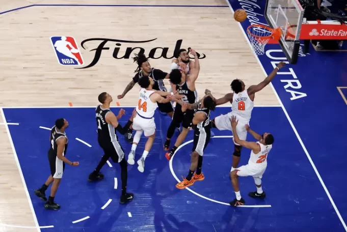 Los Knicks ganan en el Garden y ponen la serie 3-1 ante los Spurs