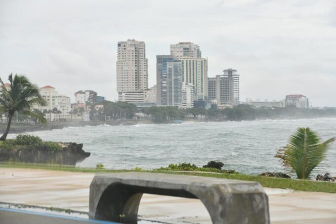 Onda tropical traerá aguaceros esta mañana en buena parte del país, según el Indomet