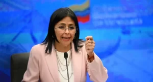Venezuela suspende clases y cierra el aeropuerto de Maiquetía tras los sismos