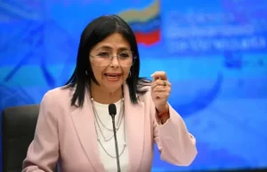 Venezuela suspende clases y cierra el aeropuerto de Maiquetía tras los sismos