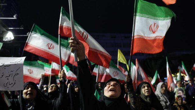 Irán acusa a EE.UU. de violar alto el fuego por ataques y bloqueo naval