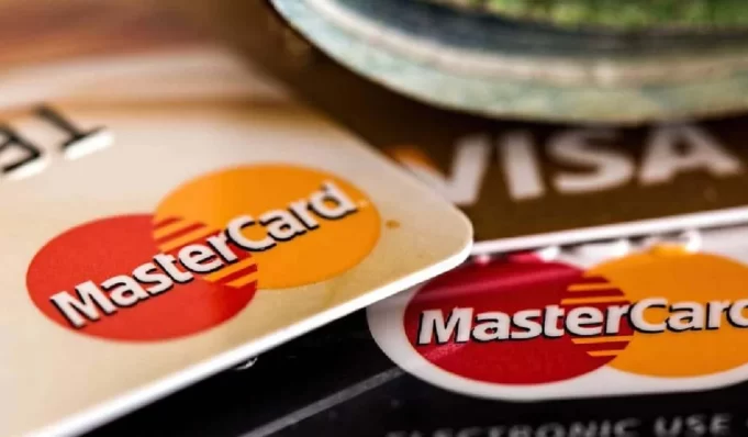 Cuba suspenderá operaciones con tarjetas Visa y Mastercard por restricciones de EE.UU.