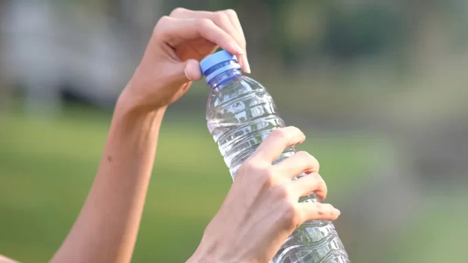 FIFA prohibirá el ingreso de botellas de agua reutilizables en los estadios del Mundial