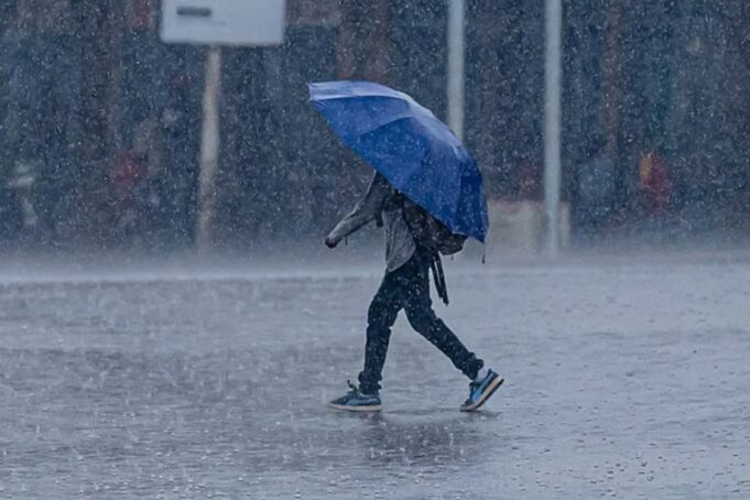 Vaguada y onda tropical provocarán aguaceros y tormentas eléctricas este domingo en varias provincias