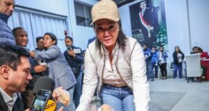Perú inicia la segunda vuelta presidencial entre Keiko Fujimori y Roberto Sánchez