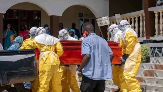 Aumentan a 515 los casos de ébola en el Congo; cifra de fallecidos asciende a 91