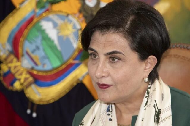 Renuncia la canciller de Ecuador; Roberto Kury asume como reemplazo