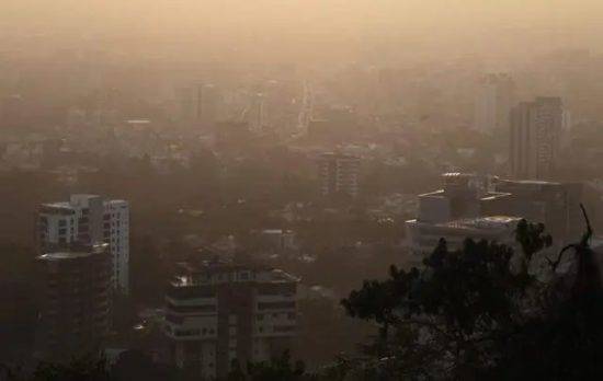 Polvo del Sahara y una débil vaguada marcarán las condiciones del tiempo este martes