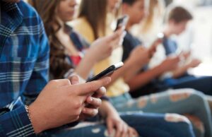 Canadá propone prohibir el uso de redes sociales a menores de 16 años