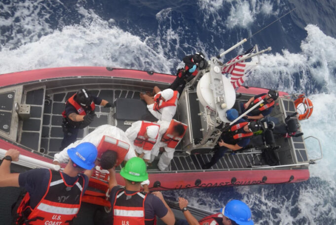 Repatrían a 32 dominicanos tras ser interceptados en viaje ilegal hacia Puerto Rico
