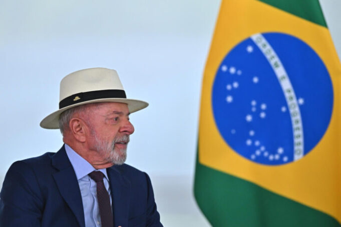 Encuesta sitúa a Lula con ventaja sobre Flávio Bolsonaro en eventual segunda vuelta electoral