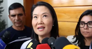 Keiko Fujimori mantiene ligera ventaja en el conteo presidencial