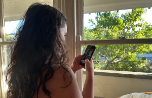 Redes sociales desplazan a la prensa entre jóvenes australianos