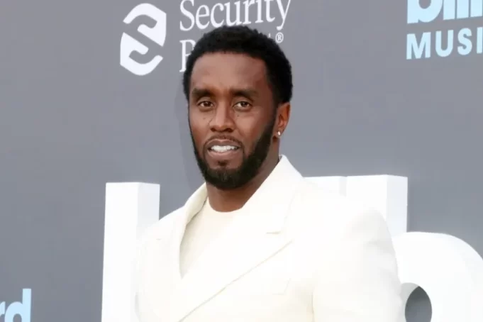 Adelantan para febrero de 2028 la salida de prisión de Sean “Diddy” Combs