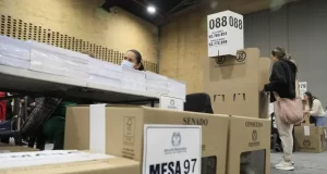 Más de 308 mil colombianos votan en España en segunda vuelta presidencial