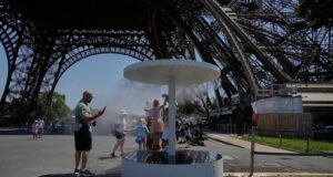 Francia activa alerta máxima por intensa ola de calor