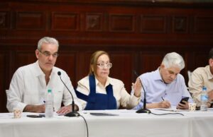 Abinader pasa balance a obras en Santiago junto a líderes comunitarios