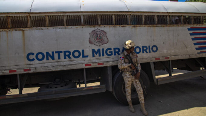 ICE prepara operativo para deportar migrantes haitianos tras el fin del TPS